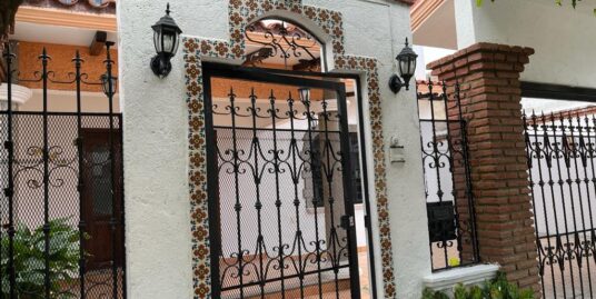RCV 200 CASA EN VENTA FRACCIONAMIENTO BOULEVARES